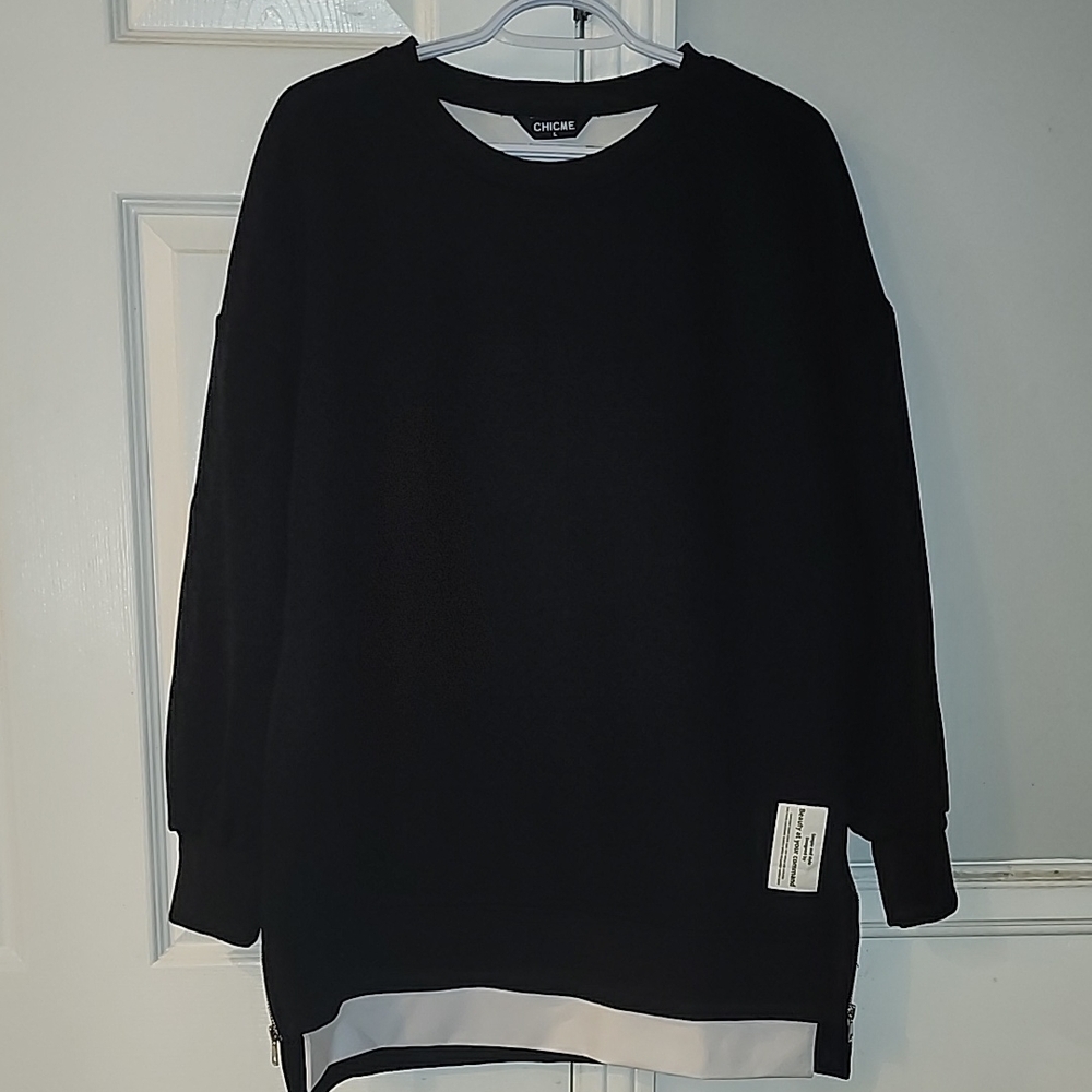 Elegant Black Bomber Jacket for Women - Picture 3 of 5